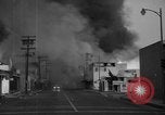 Immagine di Watt tumulti di gara Los Angeles California USA, 1965, secondo 27 filmato di repertorio 65675054841