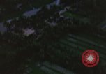 Immagine di Bombardamento americano di capanne nella guerra del Vietnam Il Vietnam, 1965, secondo 7 filmato di repertorio 65675054845