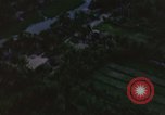 Immagine di Bombardamento americano di capanne nella guerra del Vietnam Il Vietnam, 1965, secondo 8 filmato di repertorio 65675054845