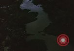 Immagine di Bombardamento americano di capanne nella guerra del Vietnam Il Vietnam, 1965, secondo 56 filmato di repertorio 65675054845