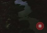 Immagine di Bombardamento americano di capanne nella guerra del Vietnam Il Vietnam, 1965, secondo 57 filmato di repertorio 65675054845