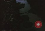 Immagine di Bombardamento americano di capanne nella guerra del Vietnam Il Vietnam, 1965, secondo 58 filmato di repertorio 65675054845