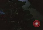 Immagine di Bombardamento americano di capanne nella guerra del Vietnam Il Vietnam, 1965, secondo 60 filmato di repertorio 65675054845