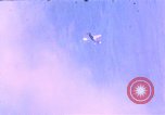 Standbild Flugzeuge Bomben auf vietnamesische Dorf Vietnam, 1965, aus Sekunde 1 historischem Filmmaterial Videoclip 65675054847