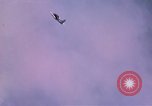 Standbild Flugzeuge Bomben auf vietnamesische Dorf Vietnam, 1965, aus Sekunde 8 historischem Filmmaterial Videoclip 65675054847
