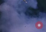 Standbild Flugzeuge Bomben auf vietnamesische Dorf Vietnam, 1965, aus Sekunde 13 historischem Filmmaterial Videoclip 65675054847