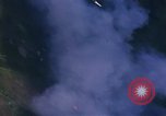 Standbild Flugzeuge Bomben auf vietnamesische Dorf Vietnam, 1965, aus Sekunde 15 historischem Filmmaterial Videoclip 65675054847