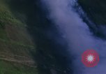 Standbild Flugzeuge Bomben auf vietnamesische Dorf Vietnam, 1965, aus Sekunde 17 historischem Filmmaterial Videoclip 65675054847