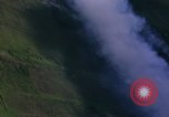 Standbild Flugzeuge Bomben auf vietnamesische Dorf Vietnam, 1965, aus Sekunde 18 historischem Filmmaterial Videoclip 65675054847