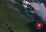 Standbild Flugzeuge Bomben auf vietnamesische Dorf Vietnam, 1965, aus Sekunde 22 historischem Filmmaterial Videoclip 65675054847