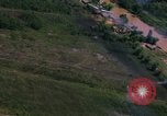 Standbild Flugzeuge Bomben auf vietnamesische Dorf Vietnam, 1965, aus Sekunde 29 historischem Filmmaterial Videoclip 65675054847
