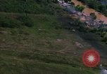 Standbild Flugzeuge Bomben auf vietnamesische Dorf Vietnam, 1965, aus Sekunde 32 historischem Filmmaterial Videoclip 65675054847