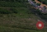 Standbild Flugzeuge Bomben auf vietnamesische Dorf Vietnam, 1965, aus Sekunde 33 historischem Filmmaterial Videoclip 65675054847