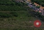 Standbild Flugzeuge Bomben auf vietnamesische Dorf Vietnam, 1965, aus Sekunde 34 historischem Filmmaterial Videoclip 65675054847