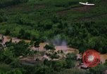Standbild Flugzeuge Bomben auf vietnamesische Dorf Vietnam, 1965, aus Sekunde 42 historischem Filmmaterial Videoclip 65675054847