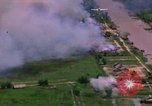 Standbild Flugzeuge Bomben auf vietnamesische Dorf Vietnam, 1965, aus Sekunde 50 historischem Filmmaterial Videoclip 65675054847