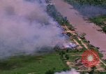 Standbild Flugzeuge Bomben auf vietnamesische Dorf Vietnam, 1965, aus Sekunde 53 historischem Filmmaterial Videoclip 65675054847