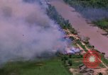 Standbild Flugzeuge Bomben auf vietnamesische Dorf Vietnam, 1965, aus Sekunde 54 historischem Filmmaterial Videoclip 65675054847