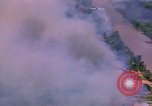 Standbild Flugzeuge Bomben auf vietnamesische Dorf Vietnam, 1965, aus Sekunde 57 historischem Filmmaterial Videoclip 65675054847