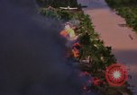 Standbild Us-Flugzeuge bombardieren Skyraider in Vietnam Vietnam, 1965, aus Sekunde 13 historischem Filmmaterial Videoclip 65675054849
