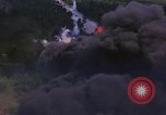 Standbild Us-Flugzeuge bombardieren Skyraider in Vietnam Vietnam, 1965, aus Sekunde 25 historischem Filmmaterial Videoclip 65675054849