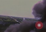Standbild Us-Flugzeuge bombardieren Skyraider in Vietnam Vietnam, 1965, aus Sekunde 27 historischem Filmmaterial Videoclip 65675054849