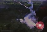 Standbild Us-Flugzeuge bombardieren Skyraider in Vietnam Vietnam, 1965, aus Sekunde 29 historischem Filmmaterial Videoclip 65675054849