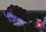 Standbild Us-Flugzeuge bombardieren Skyraider in Vietnam Vietnam, 1965, aus Sekunde 41 historischem Filmmaterial Videoclip 65675054849