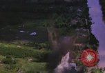 Standbild A-1 Skyraider Vietnamkrieg Bombardierung views Vietnam, 1965, aus Sekunde 23 historischem Filmmaterial Videoclip 65675054850