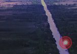 Standbild A-1 Skyraider Vietnamkrieg Bombardierung views Vietnam, 1965, aus Sekunde 26 historischem Filmmaterial Videoclip 65675054850