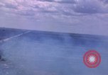 Standbild A-1 Skyraider Vietnamkrieg Bombardierung views Vietnam, 1965, aus Sekunde 57 historischem Filmmaterial Videoclip 65675054850