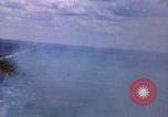 Standbild A-1 Skyraider Vietnamkrieg Bombardierung views Vietnam, 1965, aus Sekunde 58 historischem Filmmaterial Videoclip 65675054850