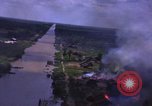 Immagine di Le aree obiettivo bombardato Il Vietnam, 1965, secondo 8 filmato di repertorio 65675054851