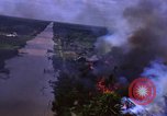 Immagine di Le aree obiettivo bombardato Il Vietnam, 1965, secondo 13 filmato di repertorio 65675054851