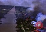 Immagine di Le aree obiettivo bombardato Il Vietnam, 1965, secondo 15 filmato di repertorio 65675054851