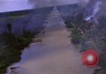 Immagine di Le aree obiettivo bombardato Il Vietnam, 1965, secondo 23 filmato di repertorio 65675054851