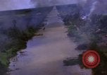 Immagine di Le aree obiettivo bombardato Il Vietnam, 1965, secondo 25 filmato di repertorio 65675054851