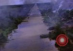 Immagine di Le aree obiettivo bombardato Il Vietnam, 1965, secondo 26 filmato di repertorio 65675054851