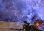Immagine di Le aree obiettivo bombardato Il Vietnam, 1965, secondo 46 filmato di repertorio 65675054851
