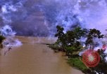 Immagine di Le aree obiettivo bombardato Il Vietnam, 1965, secondo 49 filmato di repertorio 65675054851