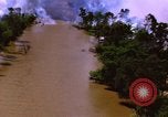 Immagine di Le aree obiettivo bombardato Il Vietnam, 1965, secondo 56 filmato di repertorio 65675054851