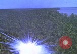 Image Vue aérienne d'explosion de bombes au phosphore blanc Guerre du Vietnam Vietnam, 1965, de la seconde 24 séquences d'archives historiques vidéo 65675054860