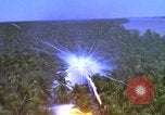 Image Vue aérienne d'explosion de bombes au phosphore blanc Guerre du Vietnam Vietnam, 1965, de la seconde 26 séquences d'archives historiques vidéo 65675054860