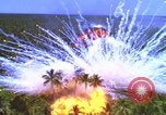 Image Vue aérienne d'explosion de bombes au phosphore blanc Guerre du Vietnam Vietnam, 1965, de la seconde 35 séquences d'archives historiques vidéo 65675054860