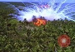 Image Vue aérienne d'explosion de bombes au phosphore blanc Guerre du Vietnam Vietnam, 1965, de la seconde 40 séquences d'archives historiques vidéo 65675054860