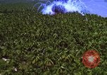 Image Vue aérienne d'explosion de bombes au phosphore blanc Guerre du Vietnam Vietnam, 1965, de la seconde 53 séquences d'archives historiques vidéo 65675054860