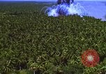Image Vue aérienne d'explosion de bombes au phosphore blanc Guerre du Vietnam Vietnam, 1965, de la seconde 57 séquences d'archives historiques vidéo 65675054860