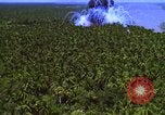 Image Vue aérienne d'explosion de bombes au phosphore blanc Guerre du Vietnam Vietnam, 1965, de la seconde 58 séquences d'archives historiques vidéo 65675054860