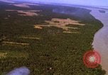 Image Bombardement au napalm des domaines cibles au Vietnam Vietnam, 1965, de la seconde 5 séquences d'archives historiques vidéo 65675054862