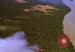 Image Bombardement au napalm des domaines cibles au Vietnam Vietnam, 1965, de la seconde 7 séquences d'archives historiques vidéo 65675054862
